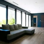 Contemporary With Pool In Hébergement de vacances Sommières