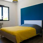 Contemporary With Pool In Hébergement de vacances *