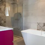 Contemporary With Pool In Hébergement de vacances *