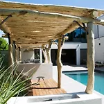 Contemporary With Pool In * Sommières