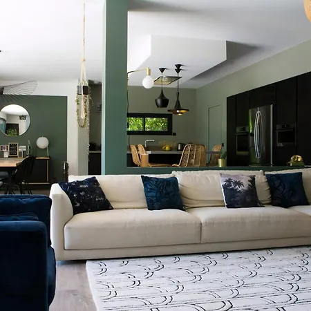 Contemporary With Pool In Sommières