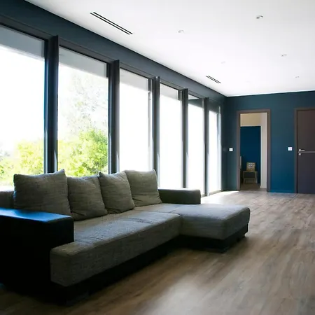 Contemporary With Pool In Feriehus Sommières