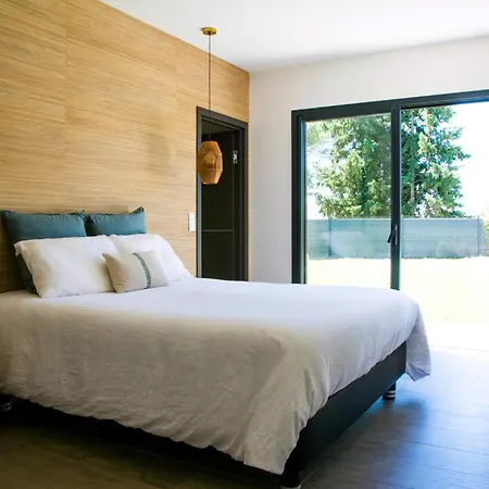 Feriehus Contemporary With Pool In