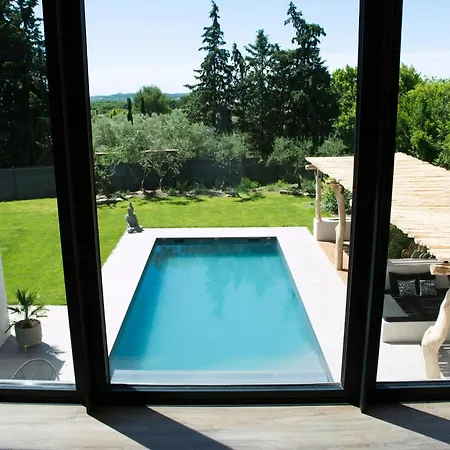 بيت للعطل Contemporary With Pool In *