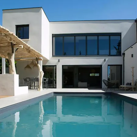 Contemporary With Pool In * Sommières