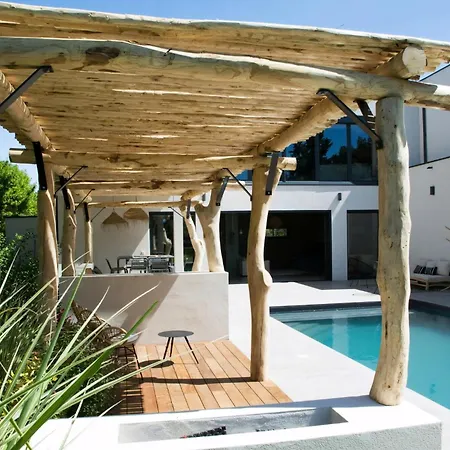 Contemporary With Pool In * Sommières