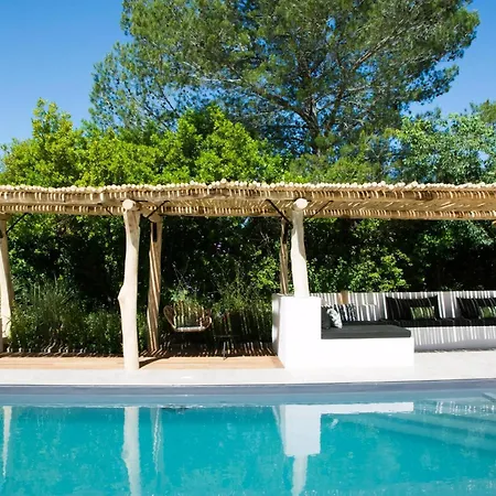 Contemporary With Pool In Feriehus *