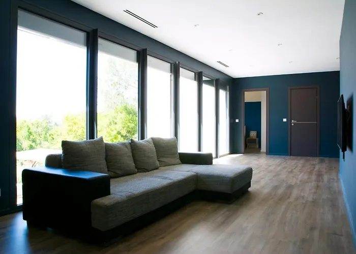 Contemporary With Pool In بيت للعطل Sommières