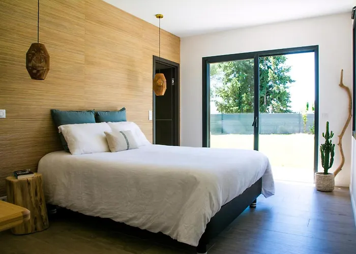 بيت للعطل Contemporary With Pool In