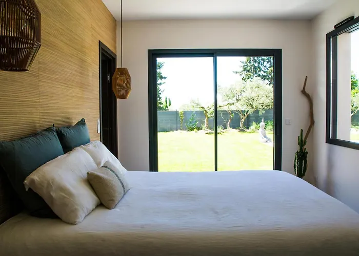 Contemporary With Pool In بيت للعطل Sommières