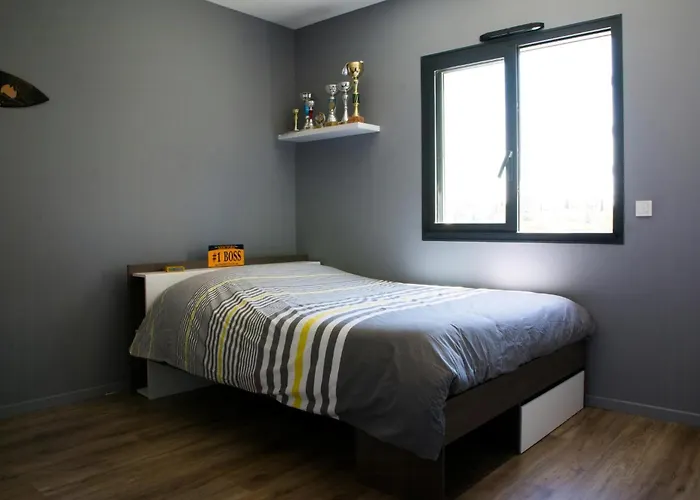 بيت للعطل Contemporary With Pool In *