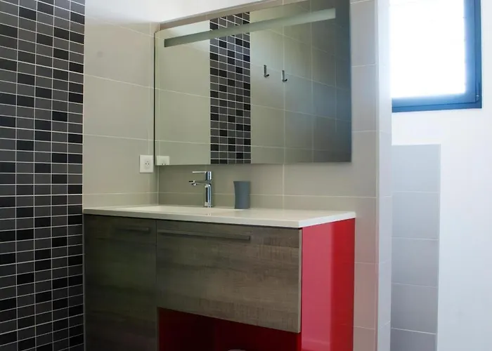 Contemporary With Pool In Sommières