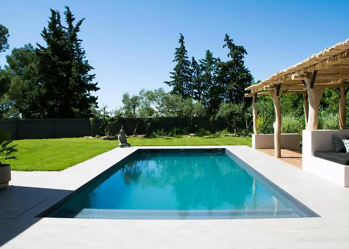 Contemporary With Pool In بيت للعطل Sommières